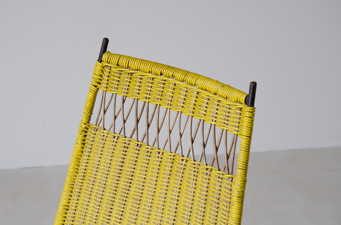 Coppia di poltroncine con struttura in ferro e intreccio in filo di gomma e giunco.  Prod. Saporiti anni 50.