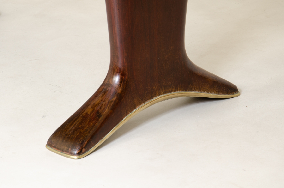Osvaldo Borsani, walnut dining table Borsani Varedo, 1940s.