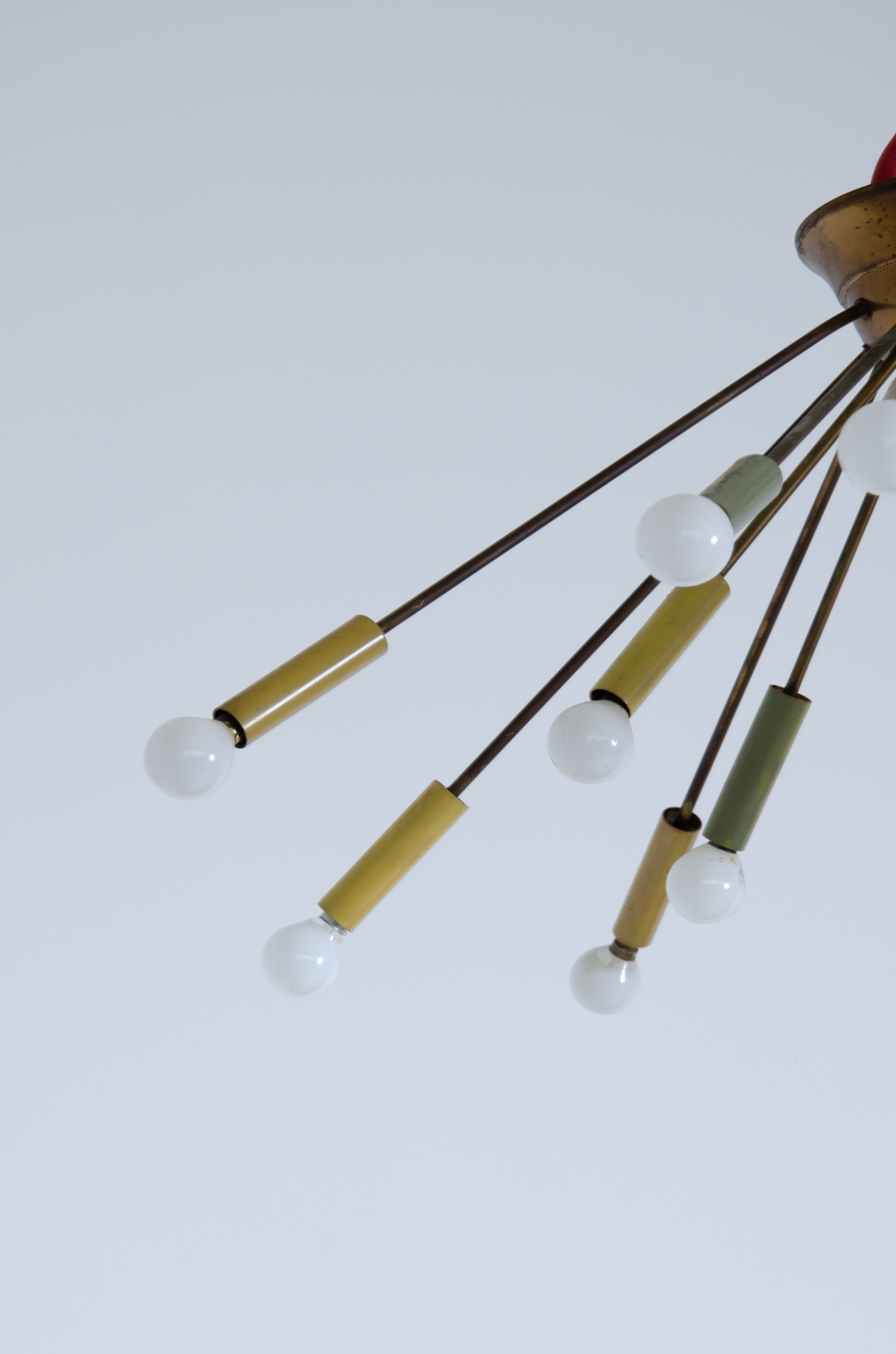 Gino Sarfatti, plafoniera modello "Sputnik" a 14 luci in ottone e metallo verniciato. Arteluce anni '50. Gino Sarfatti, plafoniera modello
