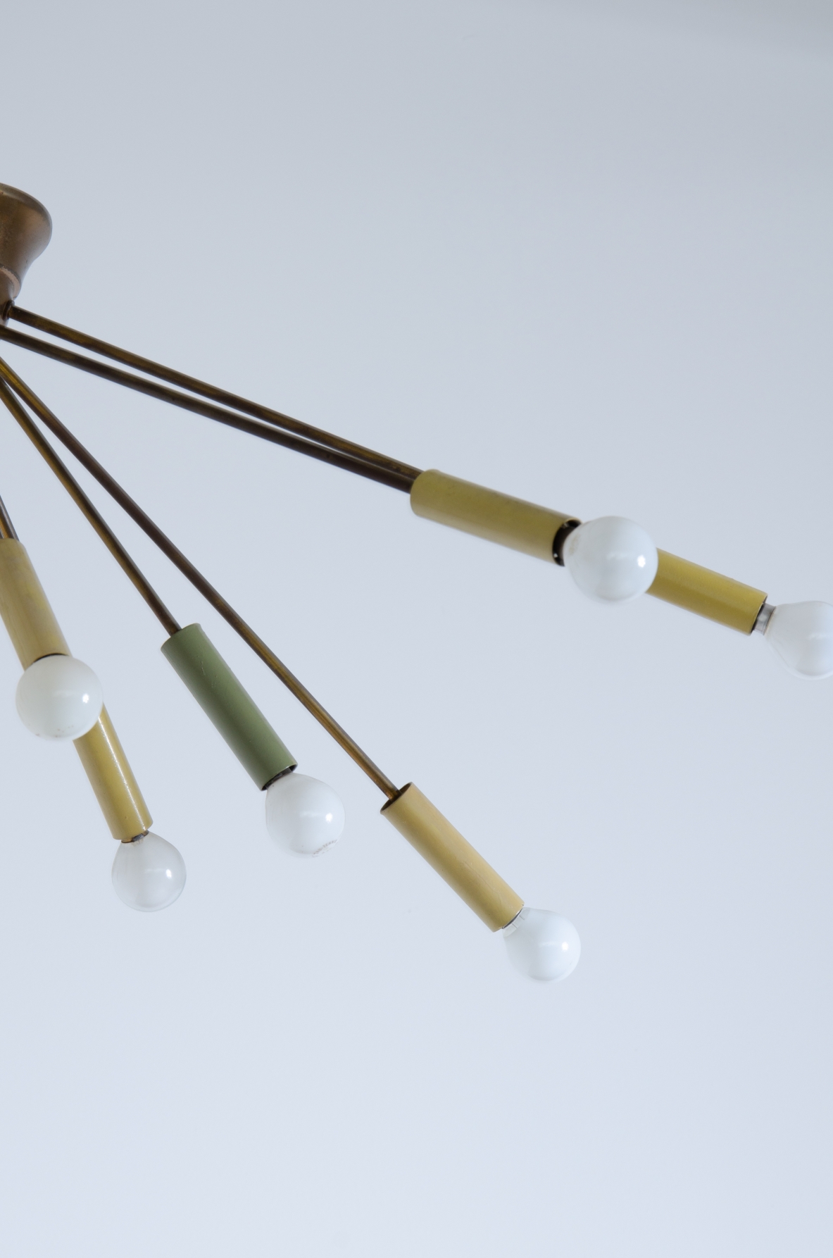 Gino Sarfatti, plafoniera modello "Sputnik" a 14 luci in ottone e metallo verniciato. Arteluce anni '50. Gino Sarfatti, plafoniera modello