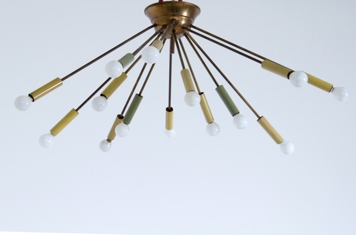 Gino Sarfatti, plafoniera modello "Sputnik" a 14 luci in ottone e metallo verniciato. Arteluce anni '50. Gino Sarfatti, plafoniera modello