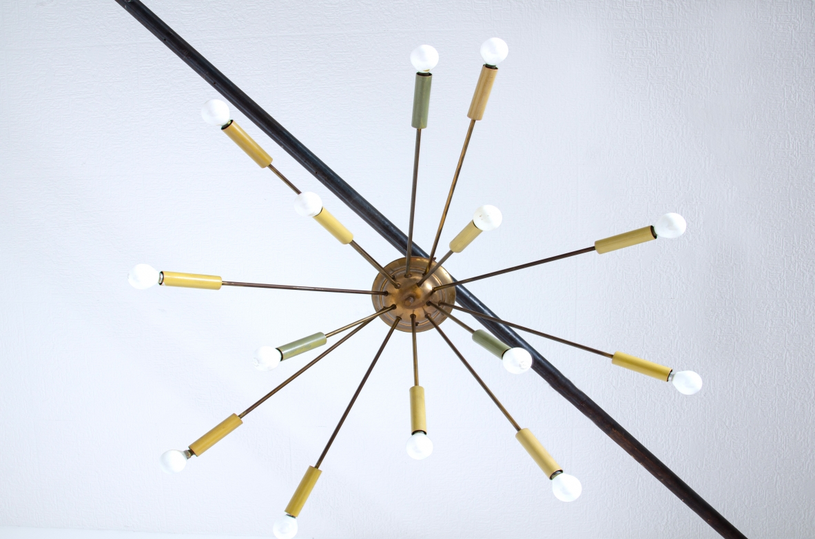 Gino Sarfatti, plafoniera modello "Sputnik" a 14 luci in ottone e metallo verniciato. Arteluce anni '50. Gino Sarfatti, plafoniera modello