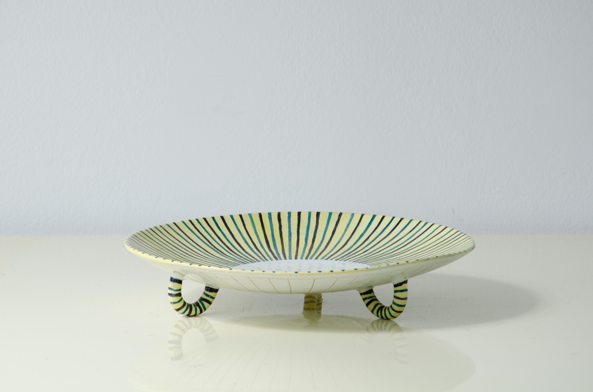 Raro piatto centrotavola in ceramica dipinta.  Produzione San Polo Venezia 1950ca.