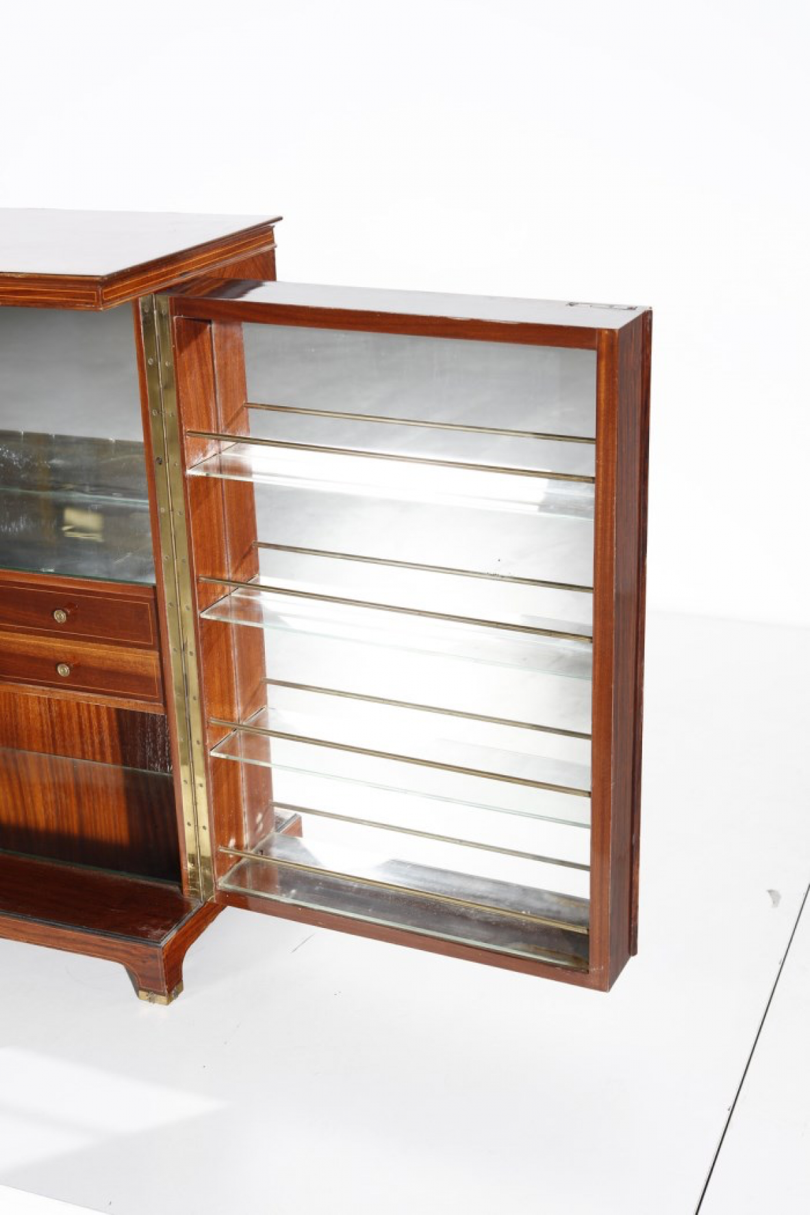 Paolo Buffa (1903-1970)  Elegant bar cabinet with inlaid rosewood and amber mirrors. Inside shelves and drawers with compartments and bottle racks covered in mirror. Brass details.  Italian manufacture, 1940s.