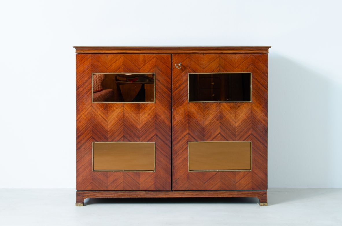 Paolo Buffa (1903-1970)  Elegant bar cabinet with inlaid rosewood and amber mirrors. Inside shelves and drawers with compartments and bottle racks covered in mirror. Brass details.  Italian manufacture, 1940s.