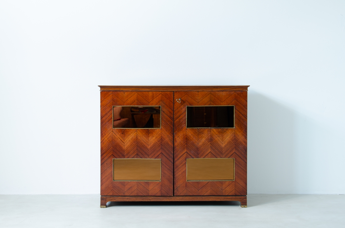 Paolo Buffa (1903-1970)  Elegant bar cabinet with inlaid rosewood and amber mirrors. Inside shelves and drawers with compartments and bottle racks covered in mirror. Brass details.  Italian manufacture, 1940s.