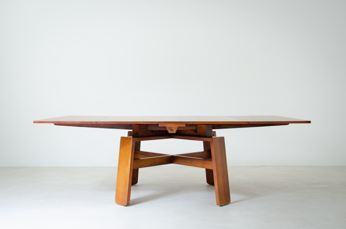 Italian Modern Extension Dining Table in walnut designed by Silvio Coppola. Manufactured by Bernini Italia, 1964.