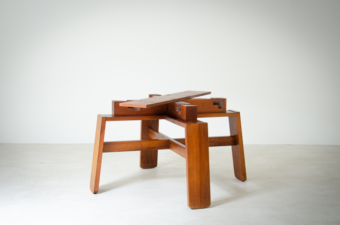 Italian Modern Extension Dining Table in walnut designed by Silvio Coppola. Manufactured by Bernini Italia, 1964.