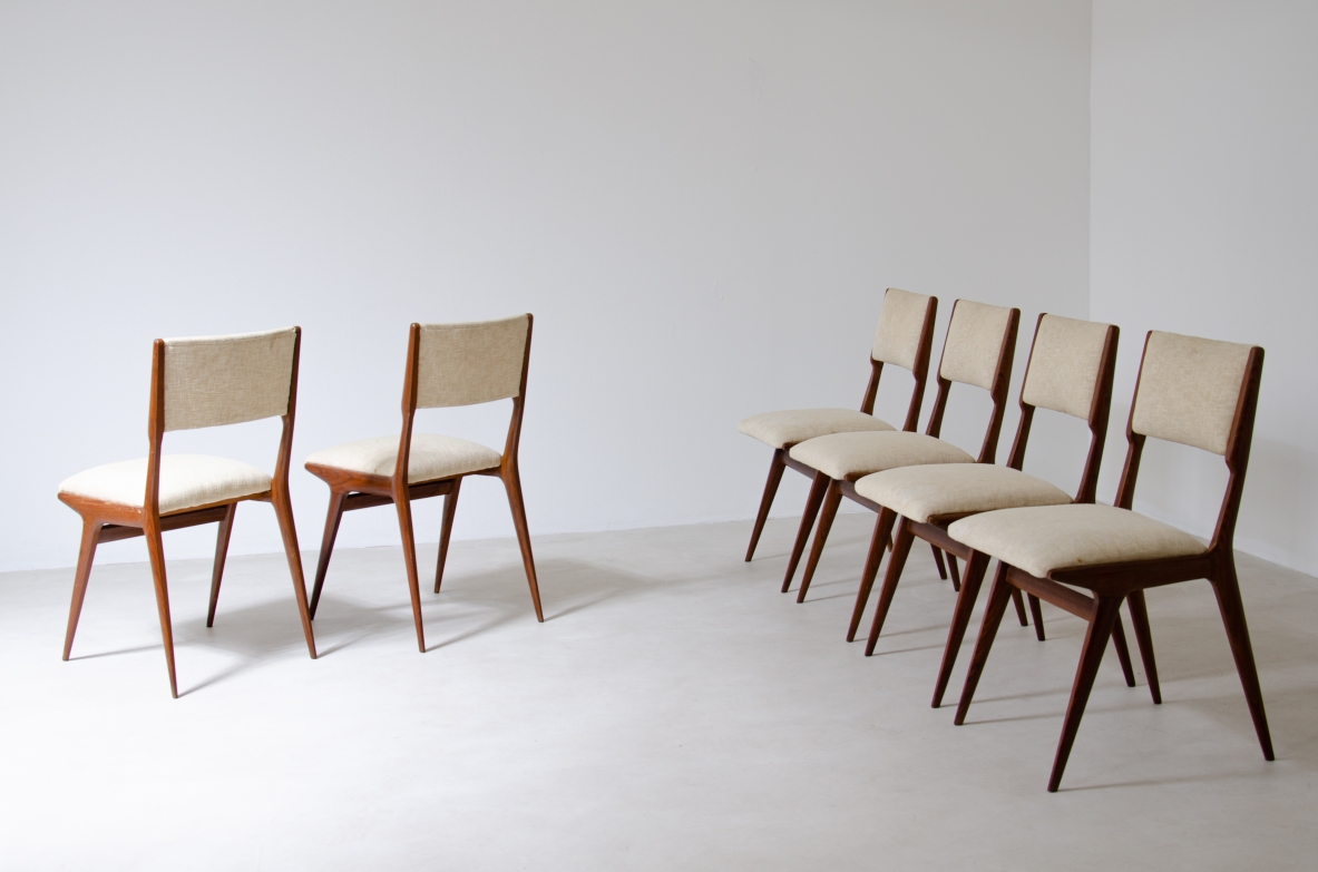Carlo de Carli (1910 - 1999)  Set di sei sedie Modello 158 con seduta e schienale imbottiti.  Prod. Cassina, 1953-1954