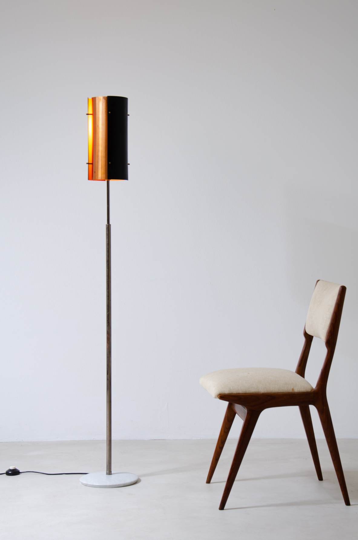 Carlo de Carli (1910 - 1999)  Set di sei sedie Modello 158 con seduta e schienale imbottiti.  Prod. Cassina, 1953-1954