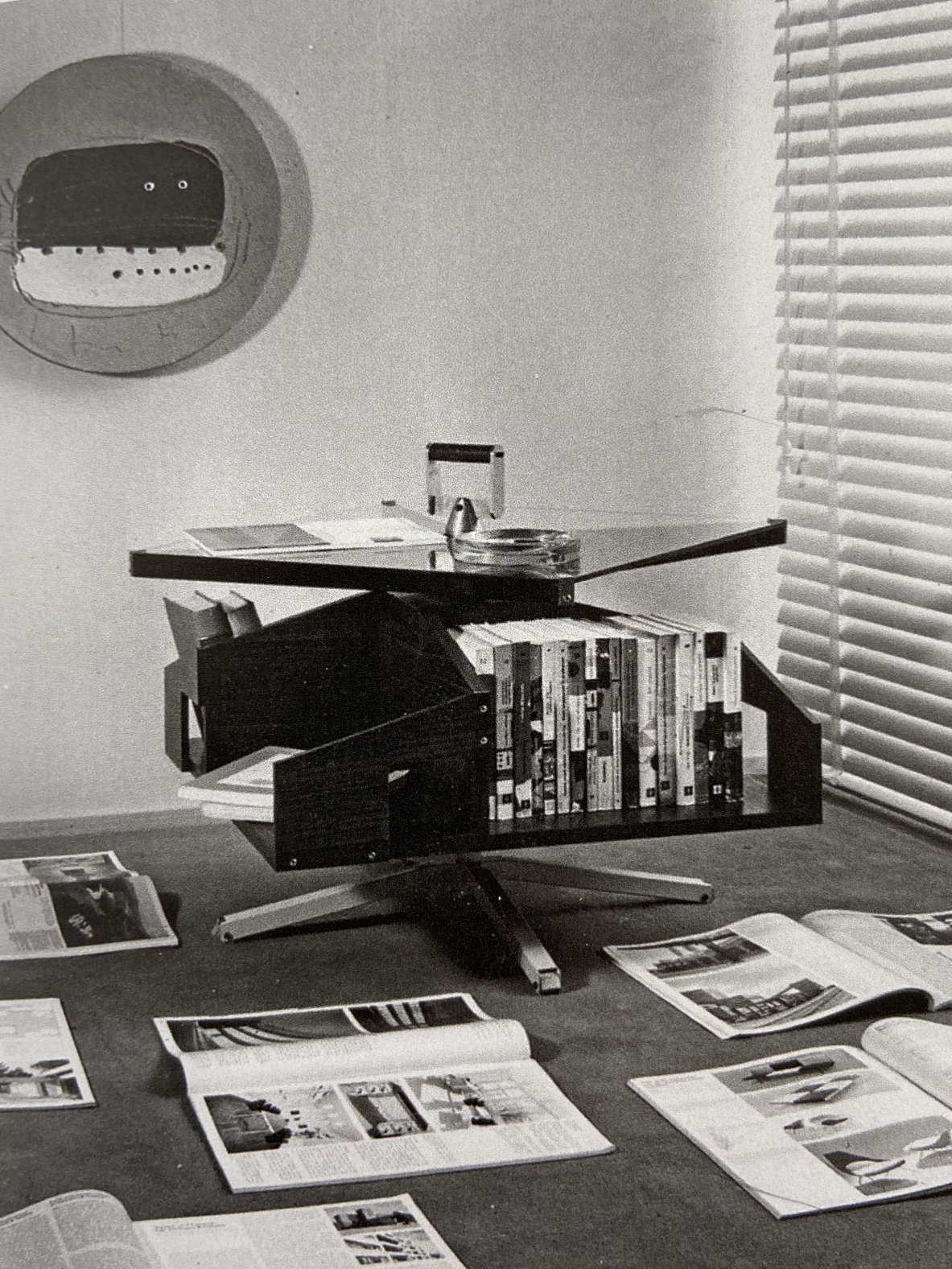Ico Parisi ( 1916-1996)  Tavolo da serivizio in noce canaletto con struttura sagomata girevole e piano in cristallo girevole con maniglia in acciaio e legno, MIM 1958