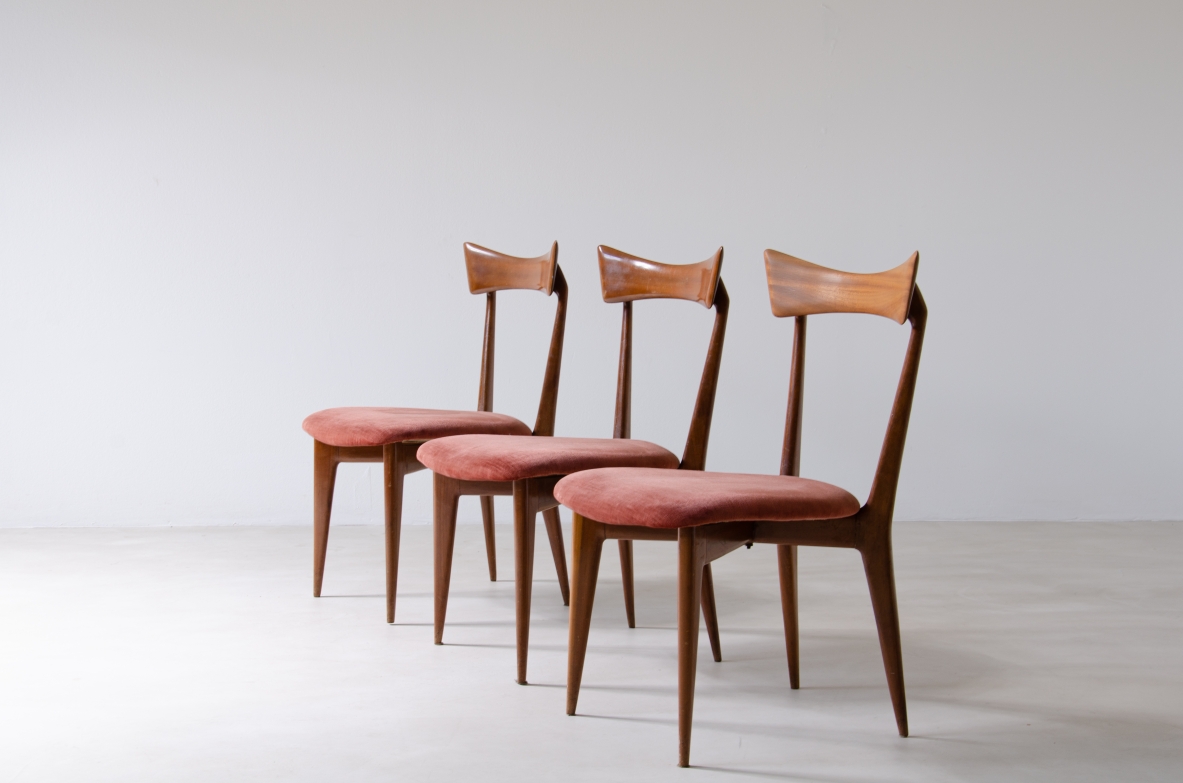 set of 8 mahogany chairs with butterfly back and seat in upholstered fabric.  Ariberto Colombo Manufacture, Cantù, 1945.