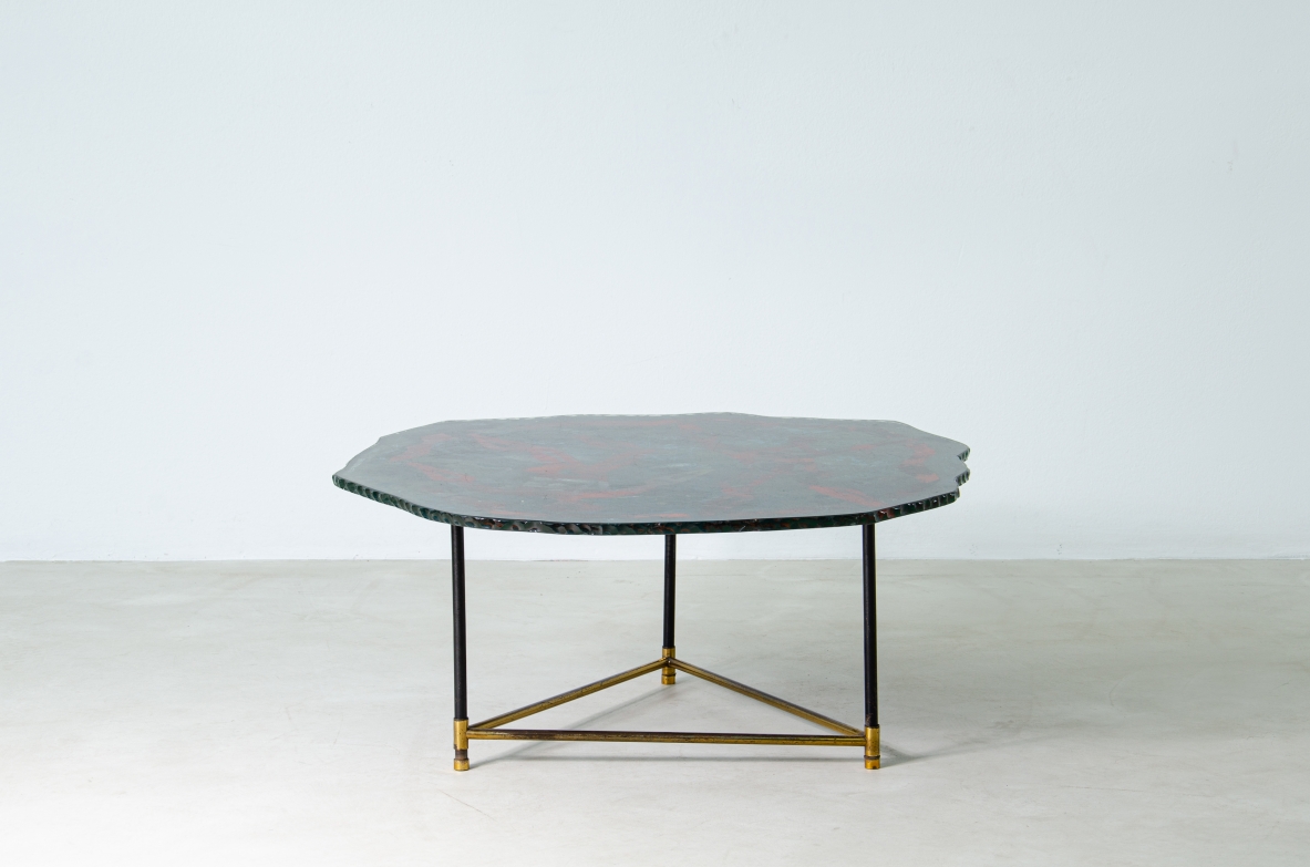 Duilio Barnabè detto Dubè (1914-1961)  Tavolino con piano in vetro di grande spessore curvato e molato Produzione Fontana Arte anni 50.