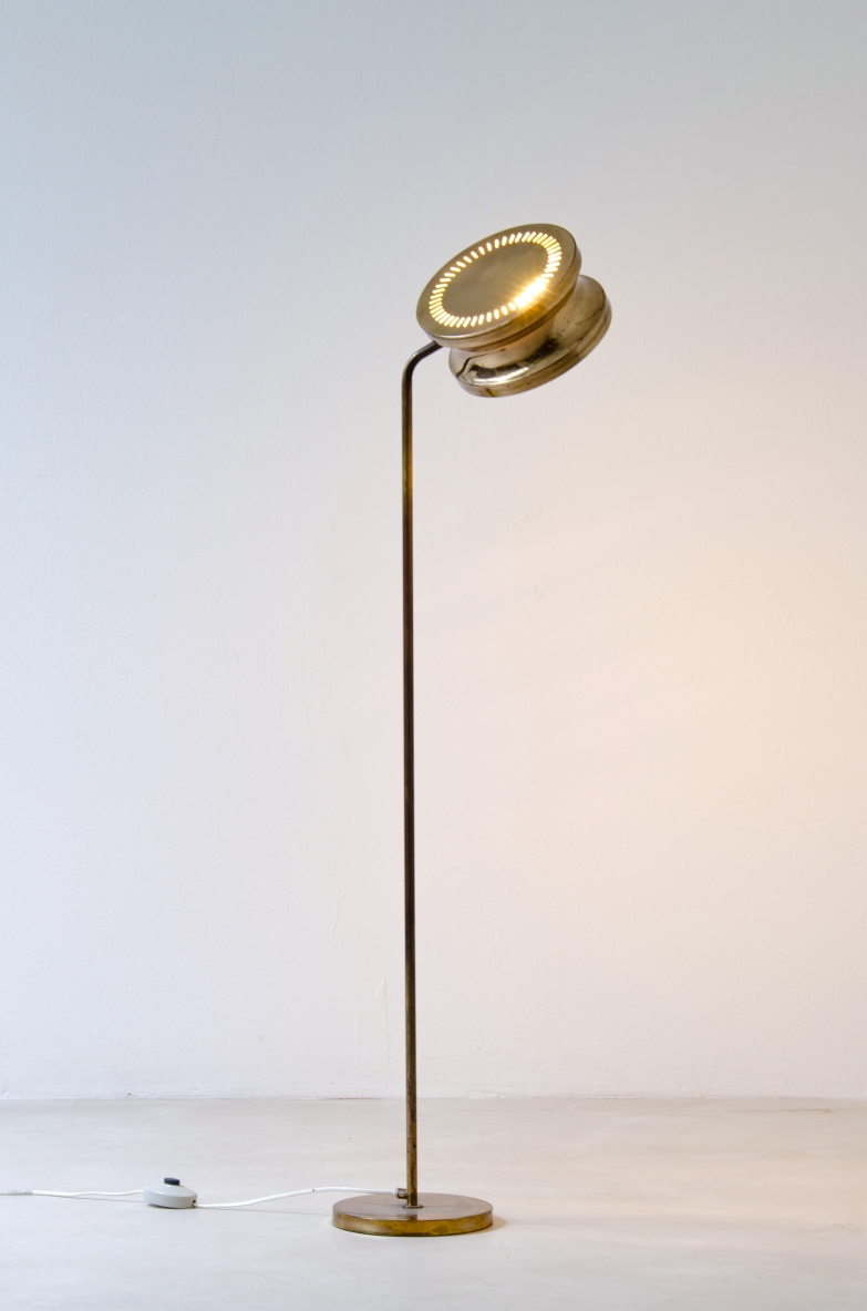 Tyringe Konsthantverk, lampada da terra in ottone.  Svezia 1960ca.