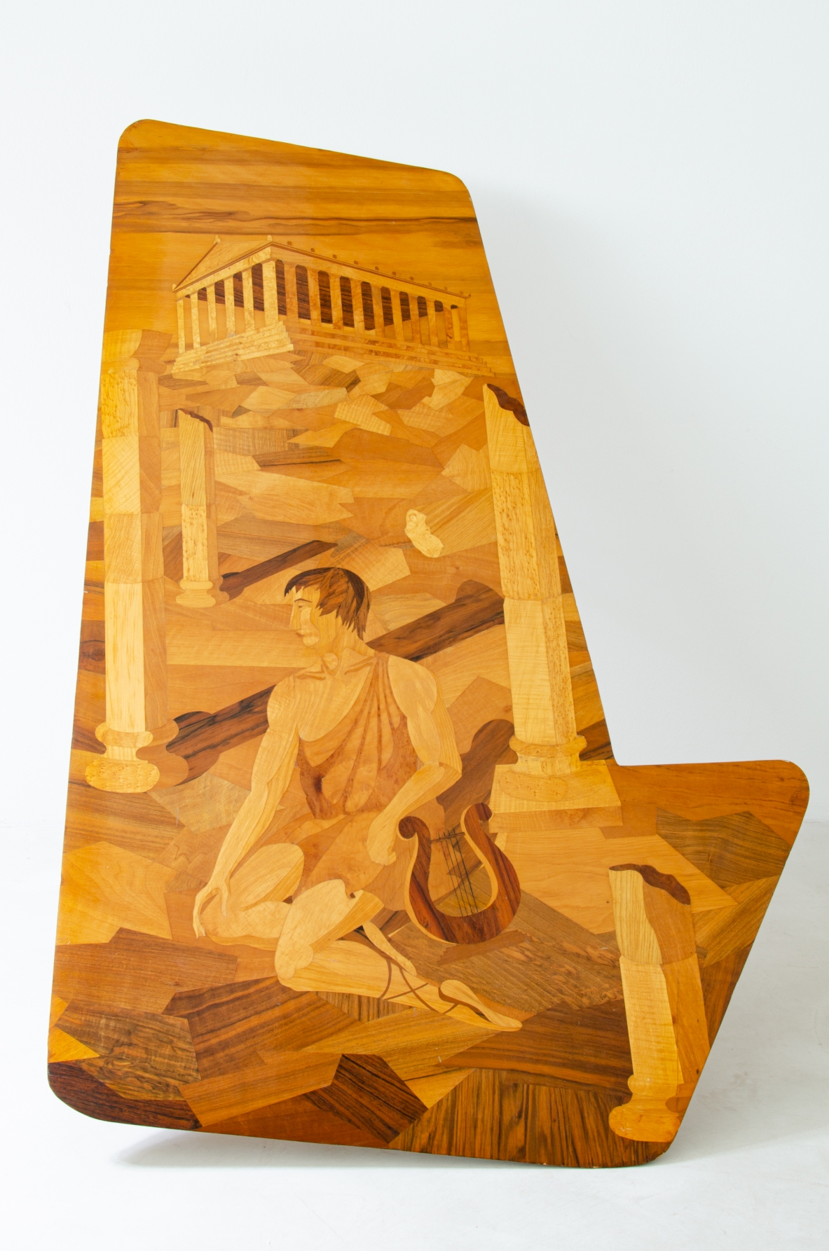 Luigi Scremin, (1896-1983)  "Orfeo al Tempio".  Grande tavolo basso con piano intarsiato in varie essenze. Luigi Scremin, (1896-1983)