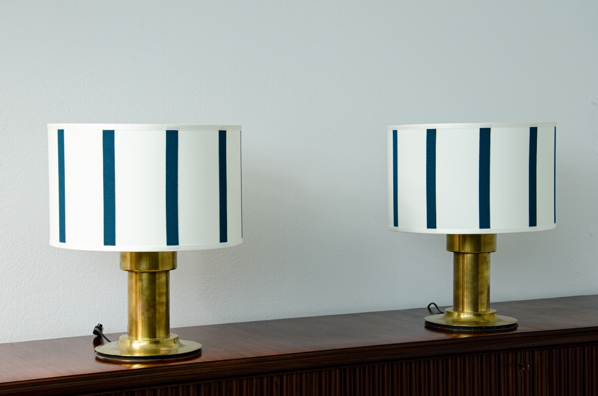 Pair of table lamps with brass cylinder stem and fabric hat. 1970's Italian manufacture.