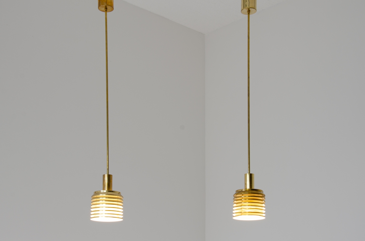 Hans-Agne Jakobsson. Coppia di lampade in ottone laminato. Prodotte da Markaryd, Svezia, 1960ca Hans-Agne Jakobsson. Coppia di lampade in ottone laminato. Prodotte da Markaryd, Svezia, 1960ca