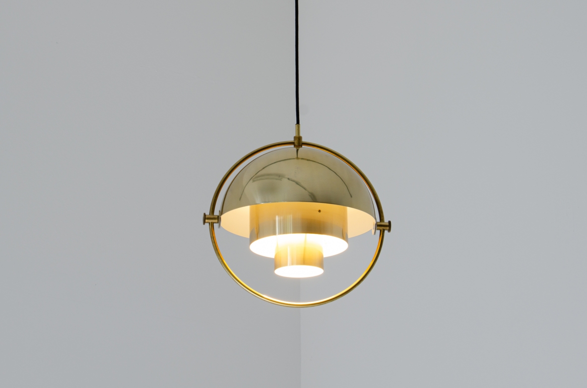 Louis Weisdorf. Lampadario Multi-Lite in ottone con due paralumi rotanti. Prodotta da Lyfa, Danimarca, 1974 Louis Weisdorf. Lampadario Multi-Lite in ottone con due paralumi rotanti. Prodotta da Lyfa, Danimarca, 1974