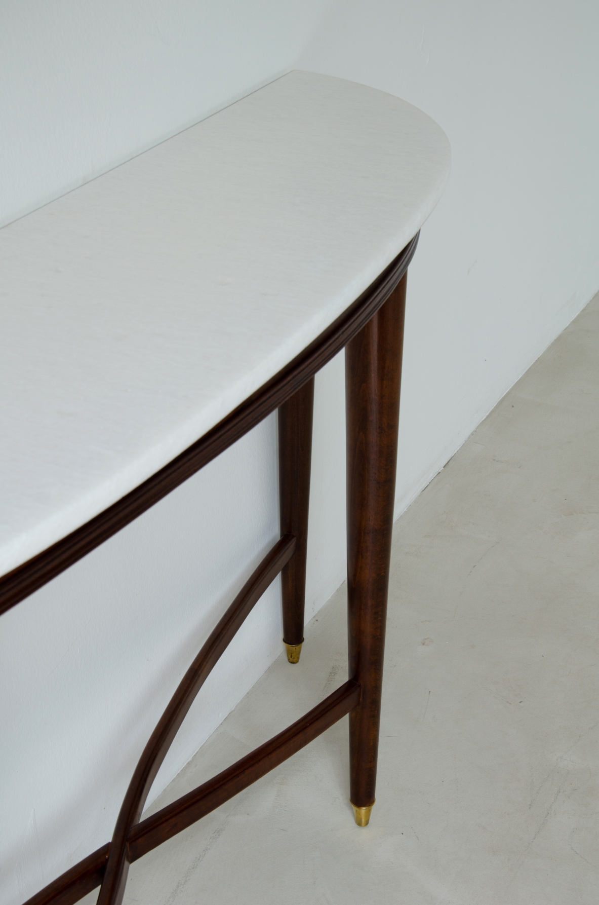 Paolo Buffa. Mahogany console with crystalline marble. Italian manufacture, 1940's