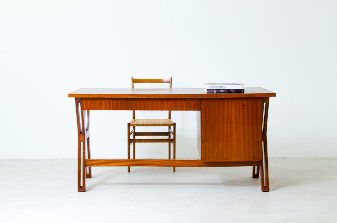 Ico Parisi. Center desk in mahogany. Italian 1960's manufacture