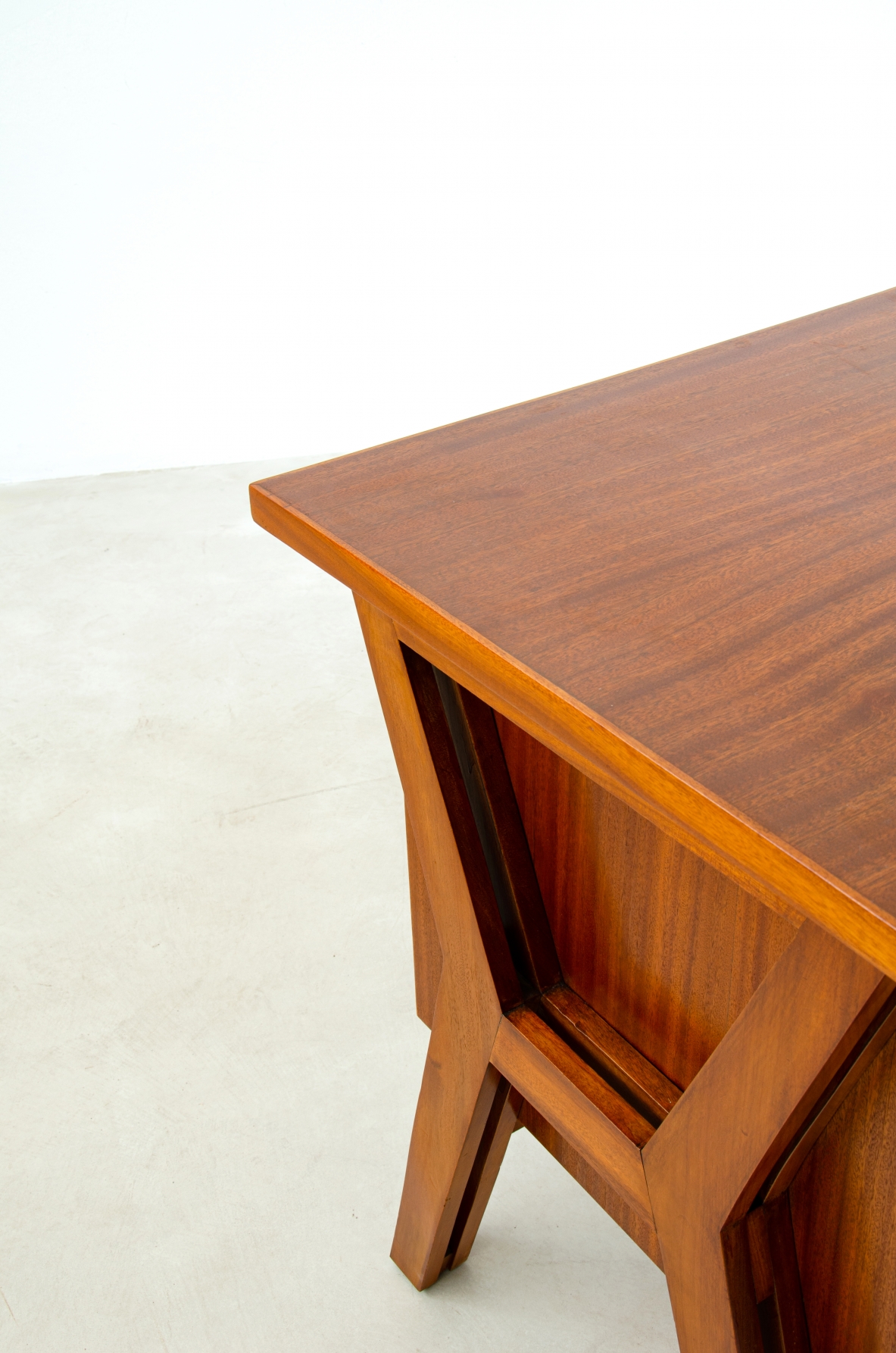 Ico Parisi. Center desk in mahogany. Italian 1960's manufacture