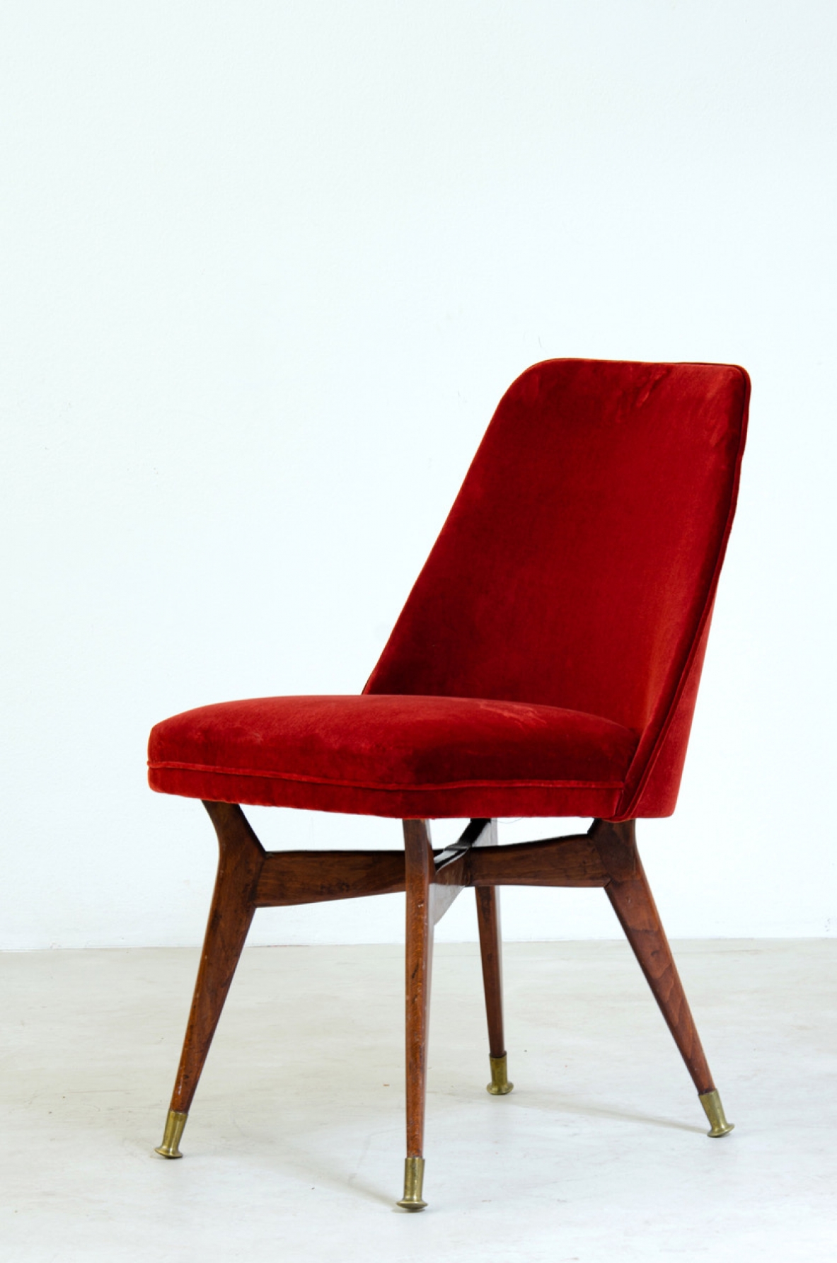 Melchiorre Bega, two chairs with padded seat, wooden structure and brass tips. Manufacture Bega & C., 1954.