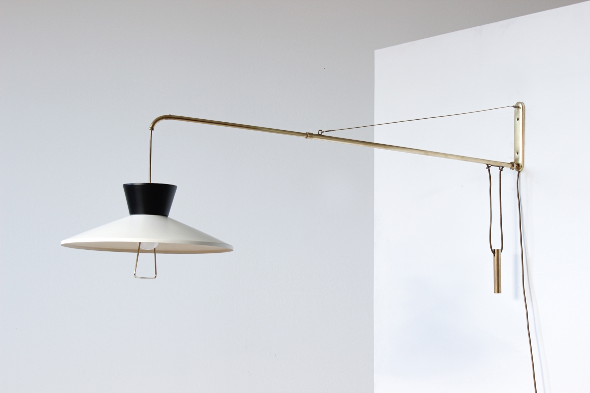 Lampada da parete saliscendi con contrappeso e braccio estensibile. Stilux Milano, 1950ca Lampada da parete saliscendi con contrappeso e braccio estensibile. Stilux Milano, 1950ca
