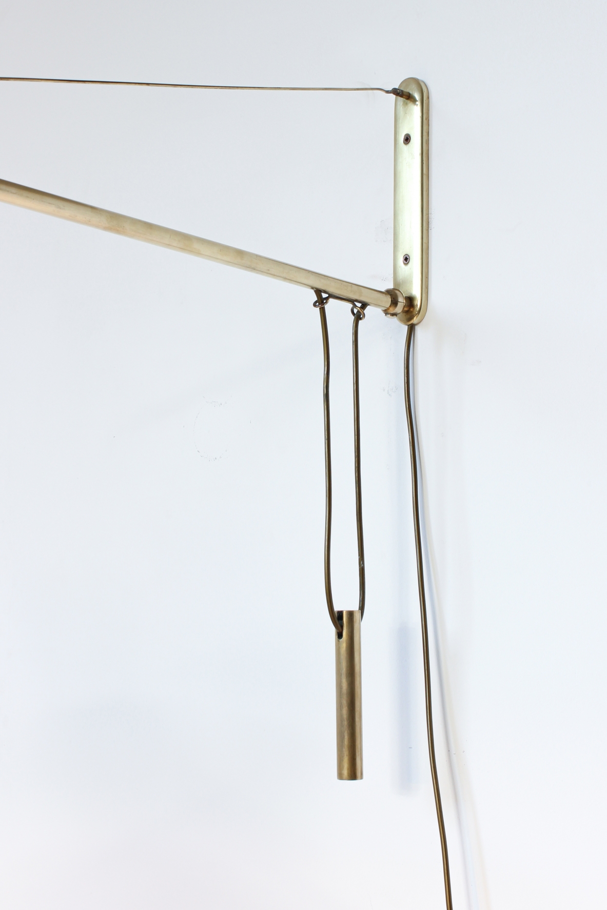 Lampada da parete saliscendi con contrappeso e braccio estensibile. Stilux Milano, 1950ca Lampada da parete saliscendi con contrappeso e braccio estensibile. Stilux Milano, 1950ca