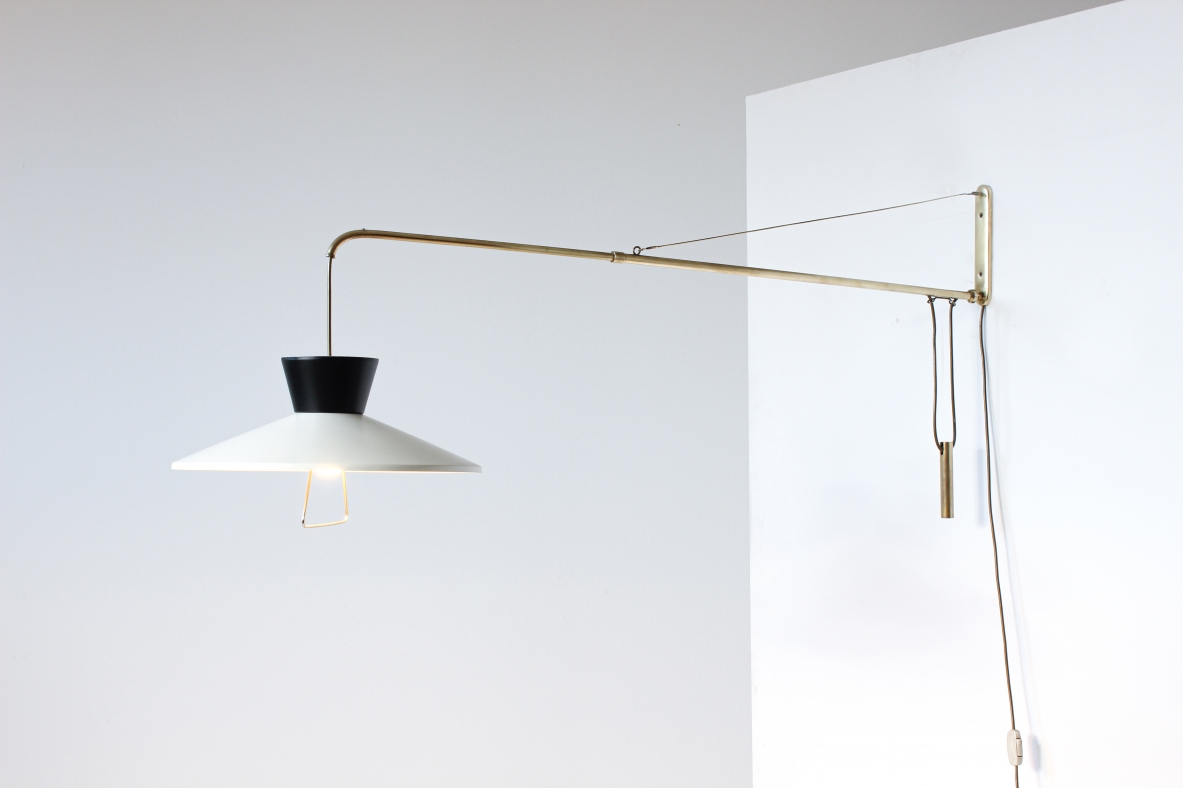 Lampada da parete saliscendi con contrappeso e braccio estensibile. Stilux Milano, 1950ca Lampada da parete saliscendi con contrappeso e braccio estensibile. Stilux Milano, 1950ca