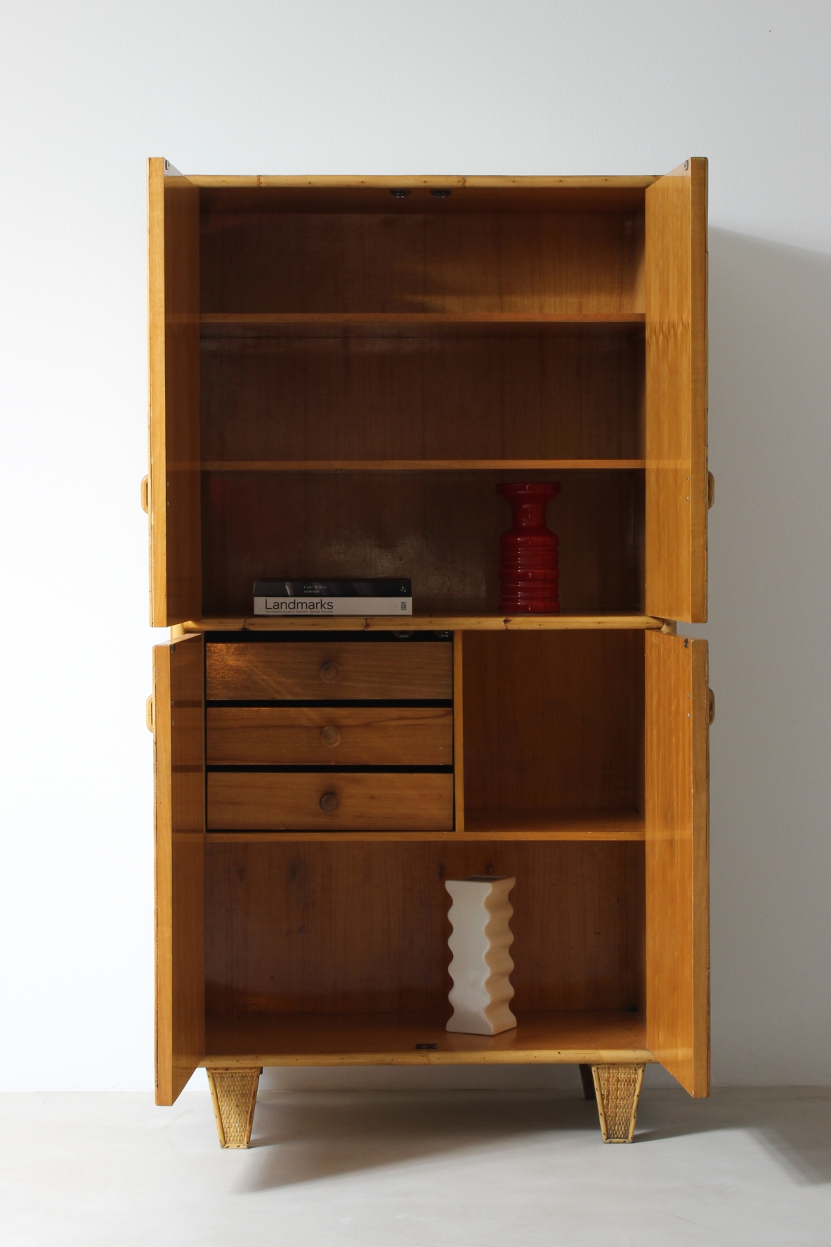 Wardrobe in ash wood, covering in raffia and rattan. Vivai del Sud, 1960's.