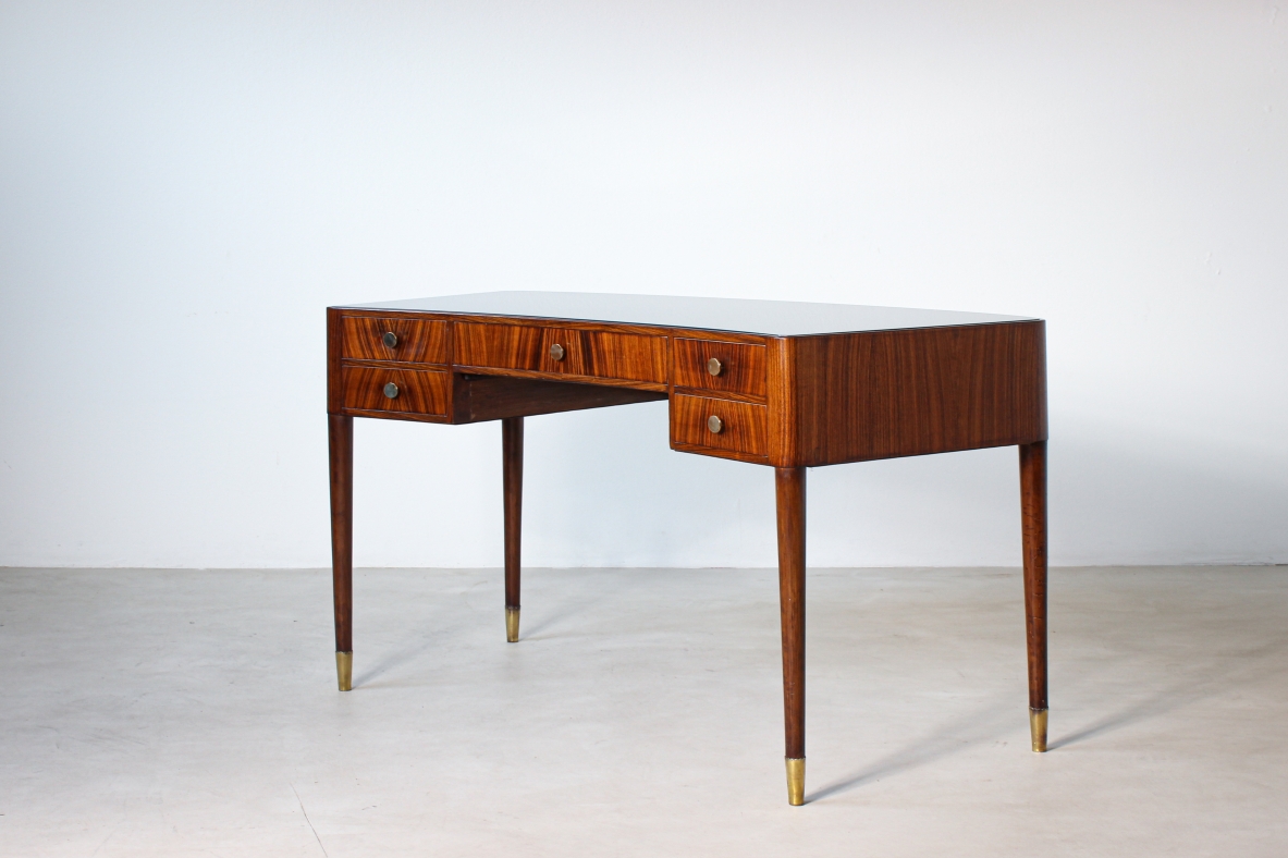 Elegant desk in striped walnut Italian manufacture, around 1940.