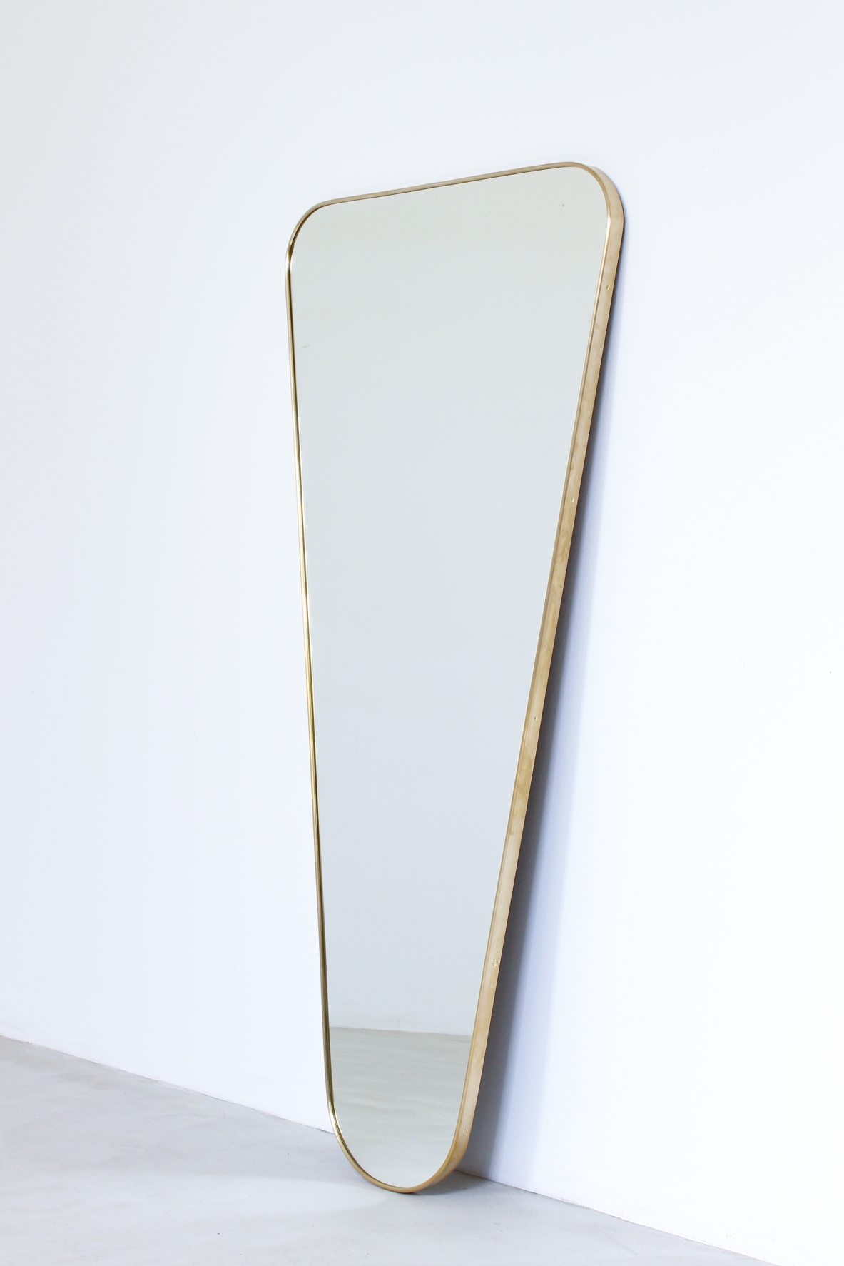 Large mirror with brass profile. Officina Antiquaria production.