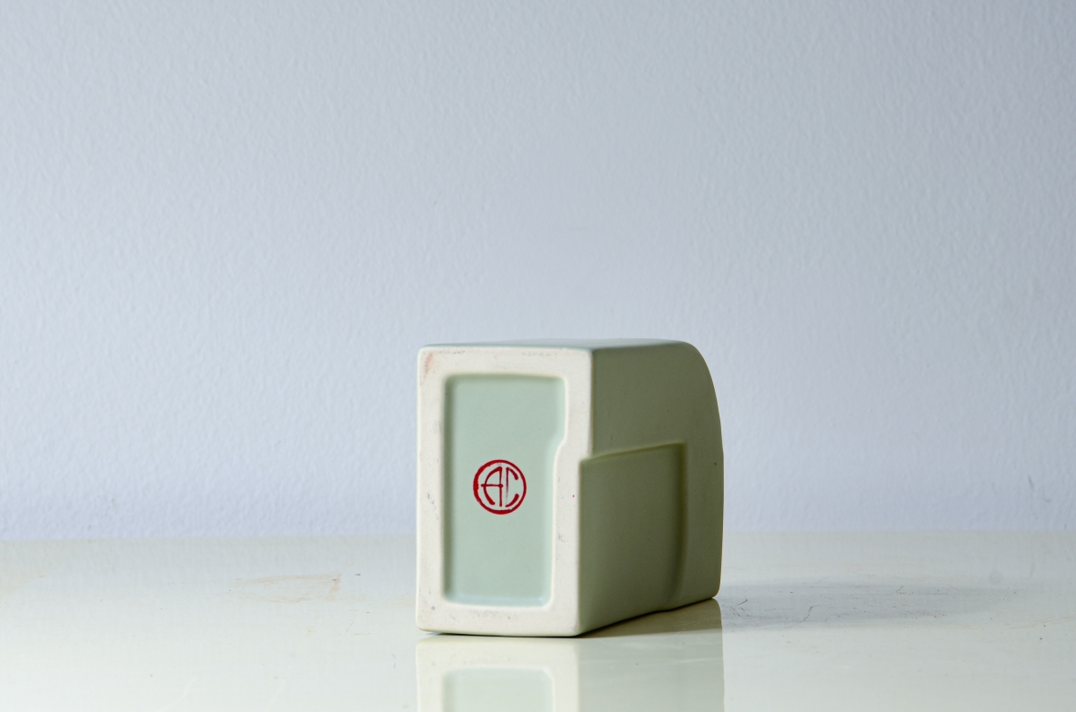 Vaso geometrico composto da due elementi ad incastro. Ceramica smaltata matt 1970ca.