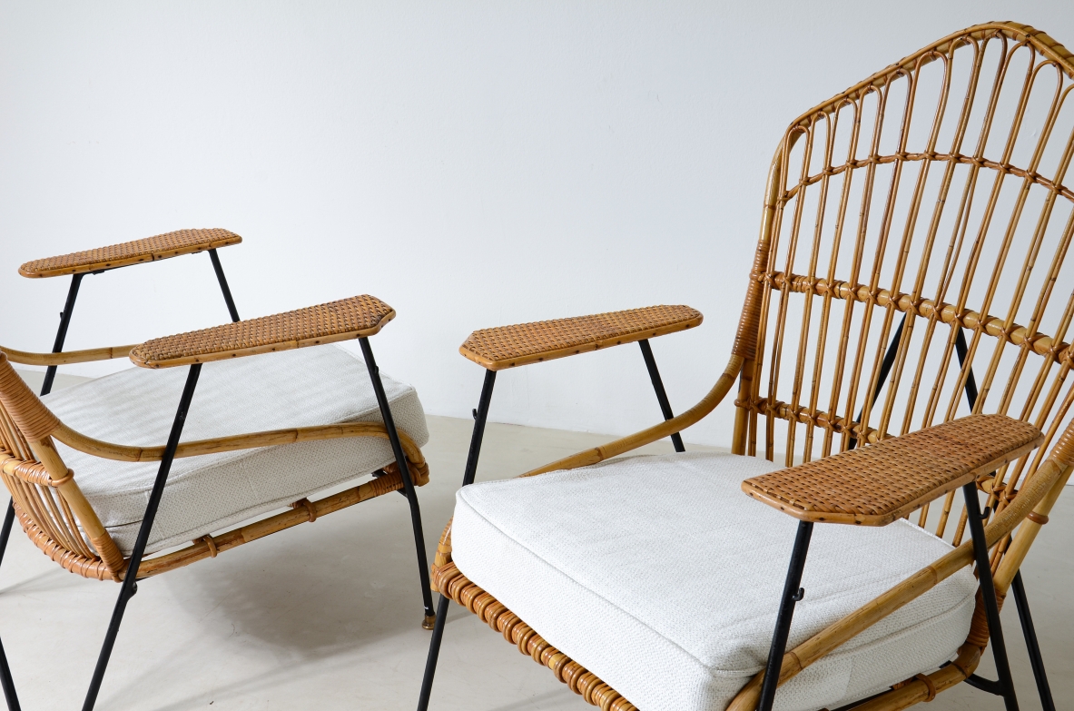 Vito Latis (1912-1996)  Coppia di poltrone in metallo curvato con braccioli in rattan e canna d'india intrecciata, puntali in ottone.  Manifattura Italiana anni '50. Vito Latis (1912-1996)  Coppia di poltrone in metallo curvato con braccioli in rattan e canna d'india intrecciata, puntali in ottone.  Manifattura Italiana anni '50.