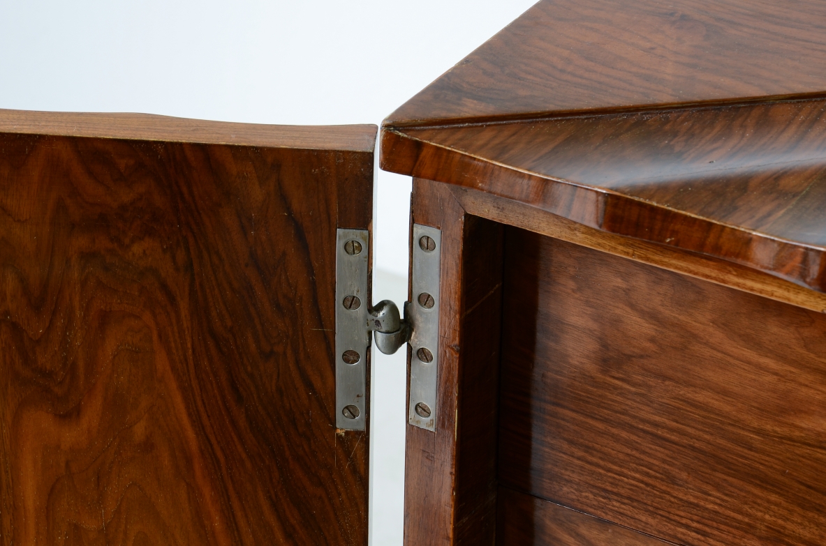 Borsani Varedo  Unique chest of drawers made of a very high quality with 4 drawers hidden by two doors with grooves that continue on the top forming a shell design.