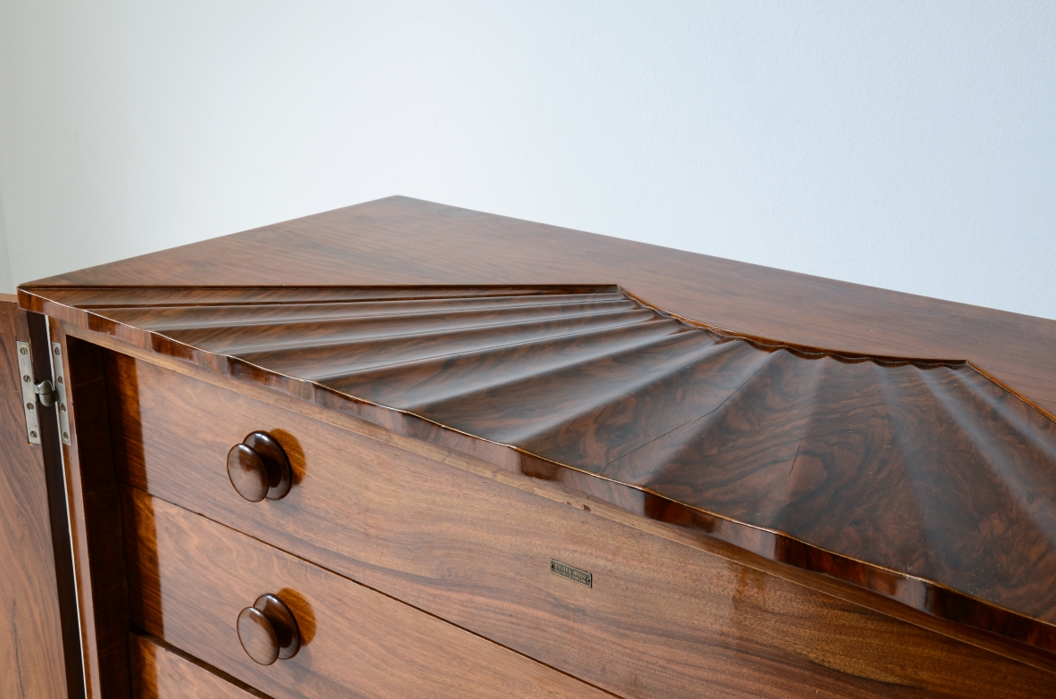 Borsani Varedo  Unique chest of drawers made of a very high quality with 4 drawers hidden by two doors with grooves that continue on the top forming a shell design.