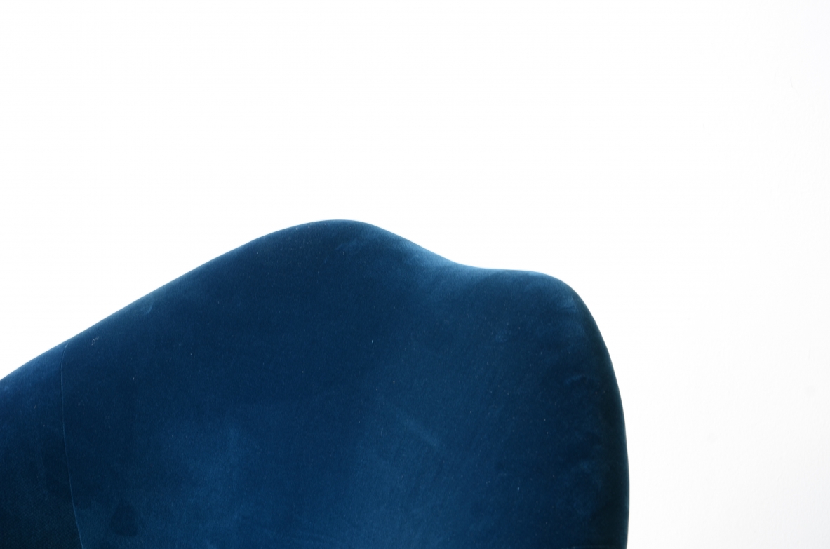Federico Munari  Pair of tub chairs upholstered in velvet and cotton.  Italian manufacture around 1950.