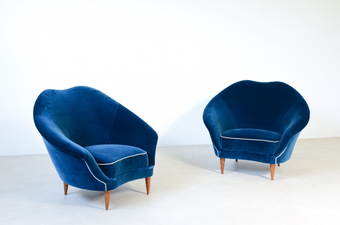 Federico Munari  Pair of tub chairs upholstered in velvet and cotton.  Italian manufacture around 1950.
