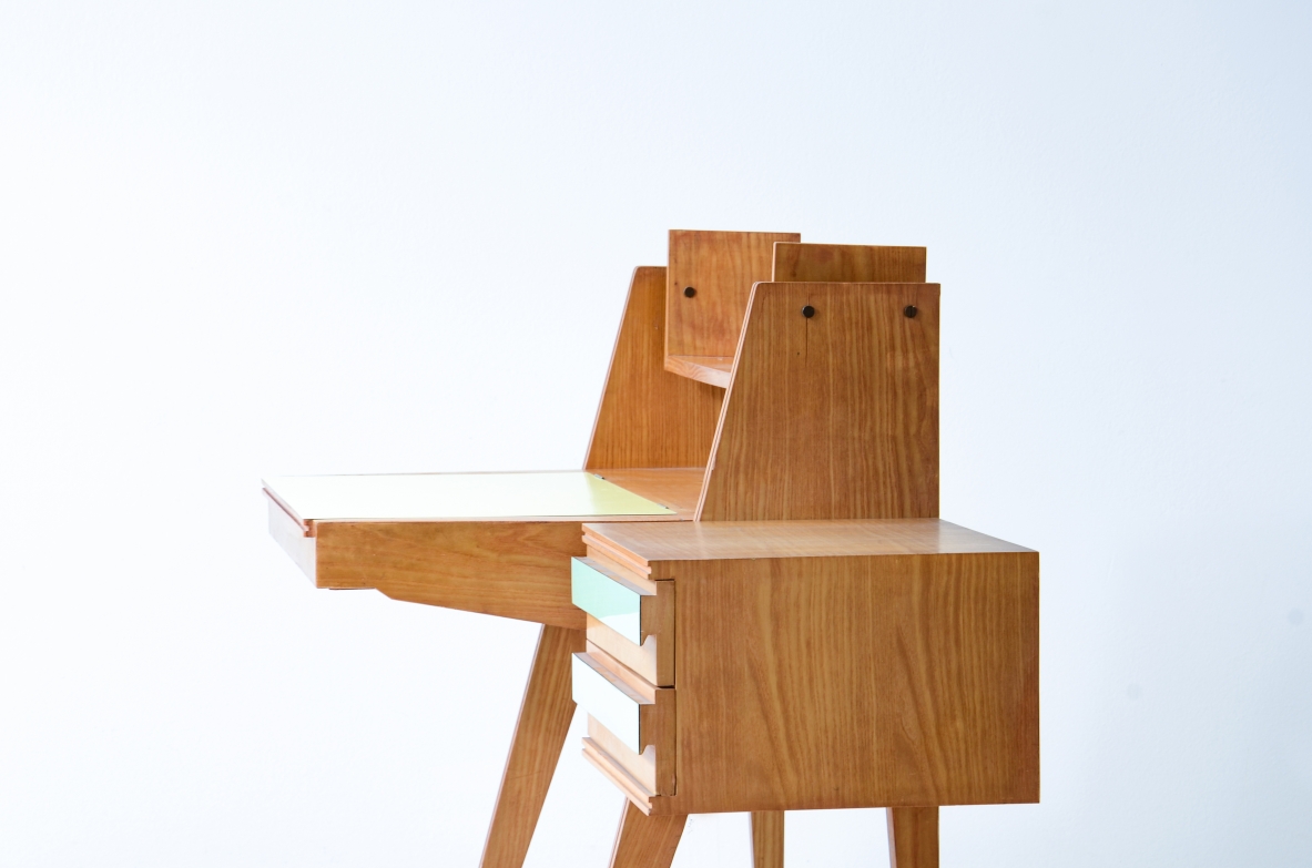 Ico Parisi (1916-1996)  Bedroom writing desk in oak with compartment for objects and shelf. Two drawers on the right side. Top and drawers with original period polypropyleneapplications.  Italian manufacture, 1955. ( to be restored)