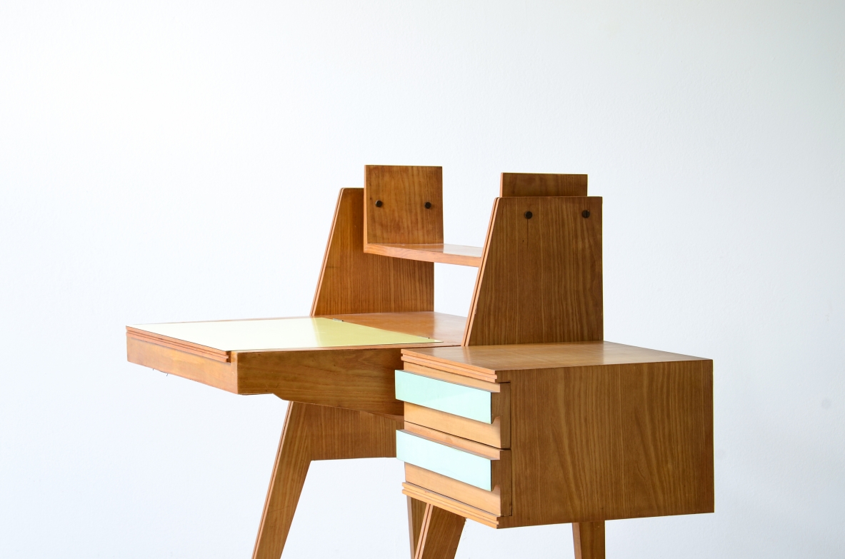 Ico Parisi (1916-1996)  Bedroom writing desk in oak with compartment for objects and shelf. Two drawers on the right side. Top and drawers with original period polypropyleneapplications.  Italian manufacture, 1955. ( to be restored)