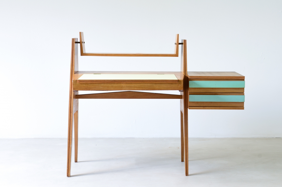 Ico Parisi (1916-1996)  Bedroom writing desk in oak with compartment for objects and shelf. Two drawers on the right side. Top and drawers with original period polypropyleneapplications.  Italian manufacture, 1955. ( to be restored)