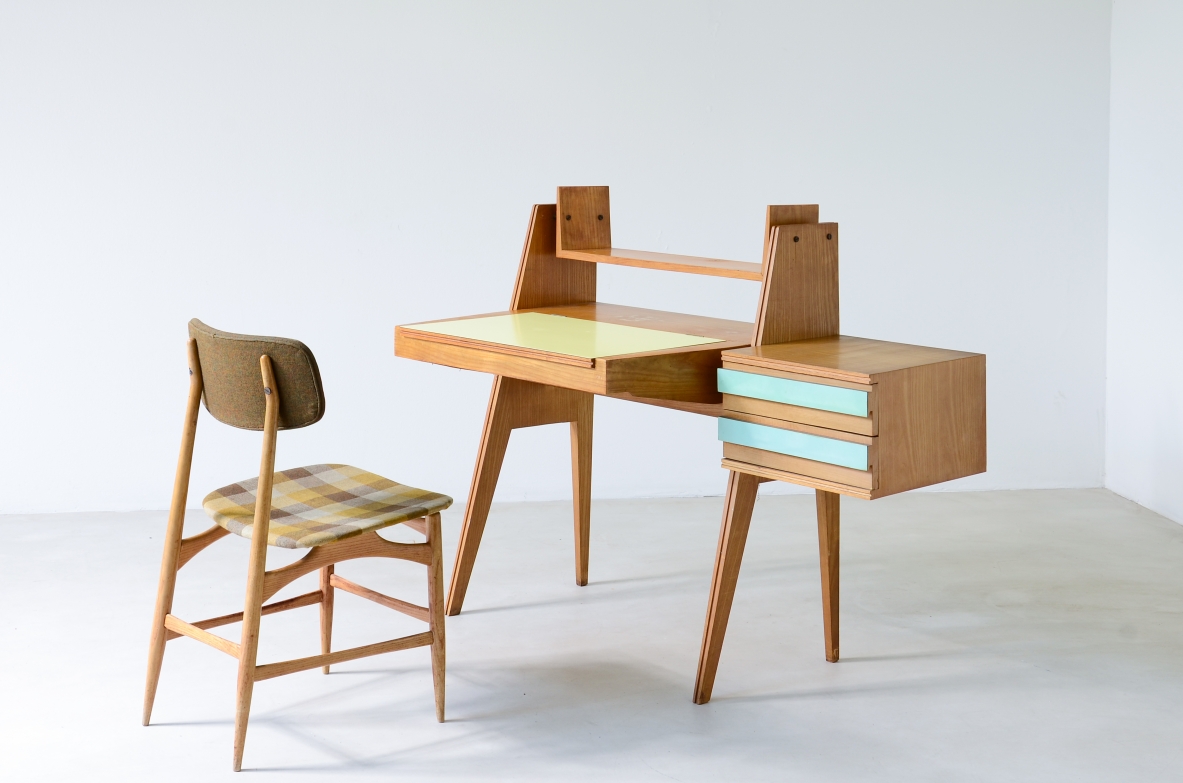 Ico Parisi (1916-1996)  Bedroom writing desk in oak with compartment for objects and shelf. Two drawers on the right side. Top and drawers with original period polypropyleneapplications.  Italian manufacture, 1955. ( to be restored)