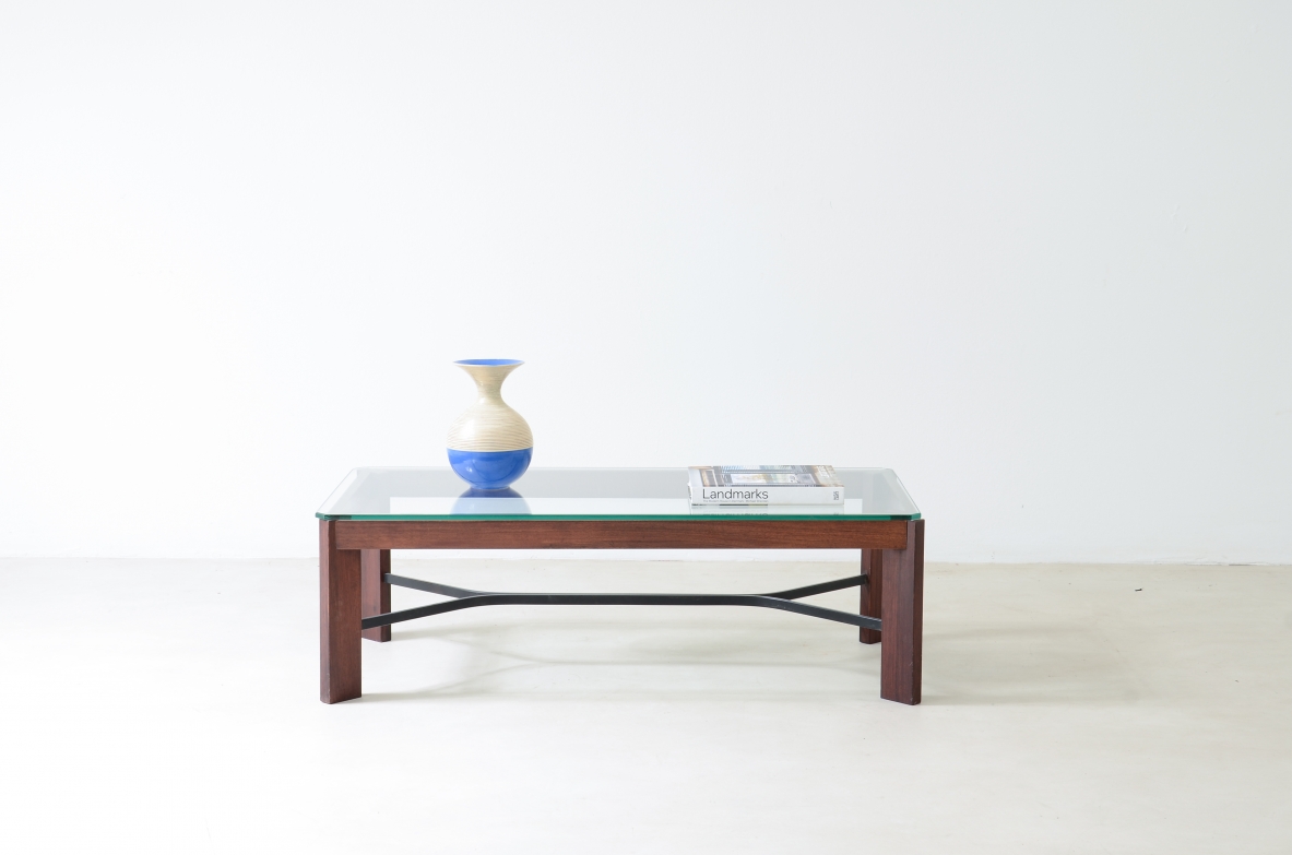 Tavolo basso con crociera in metallo e piano in vetro di forte spessore.  Manifattura Italiana 1960ca.