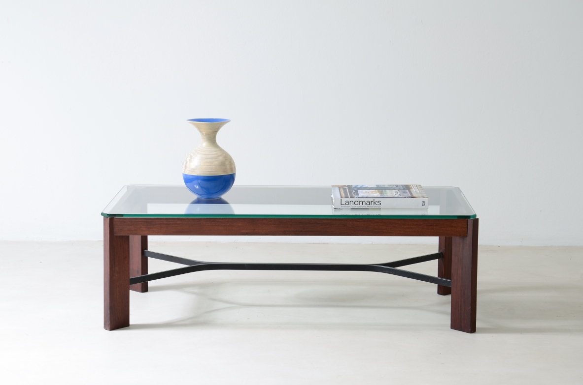 Tavolo basso con crociera in metallo e piano in vetro di forte spessore.  Manifattura Italiana 1960ca.