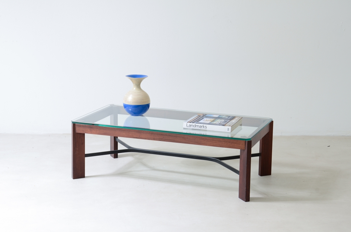 Tavolo basso con crociera in metallo e piano in vetro di forte spessore.  Manifattura Italiana 1960ca.