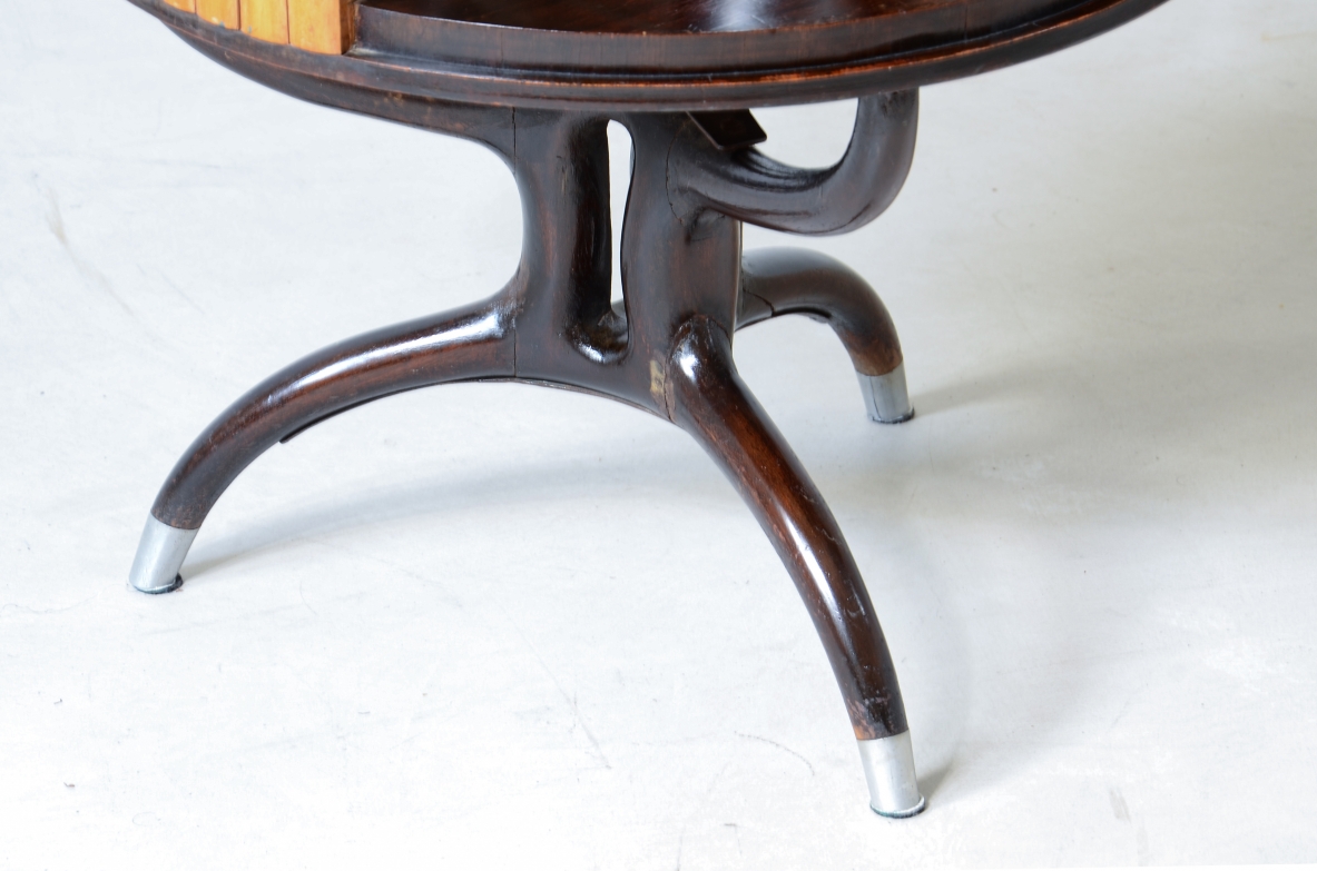 Small bar cabinet in the shape of a column in blond wood with a curved wooden base in the style of Ico Parisi.  Italian manufacture, ca. 1950.