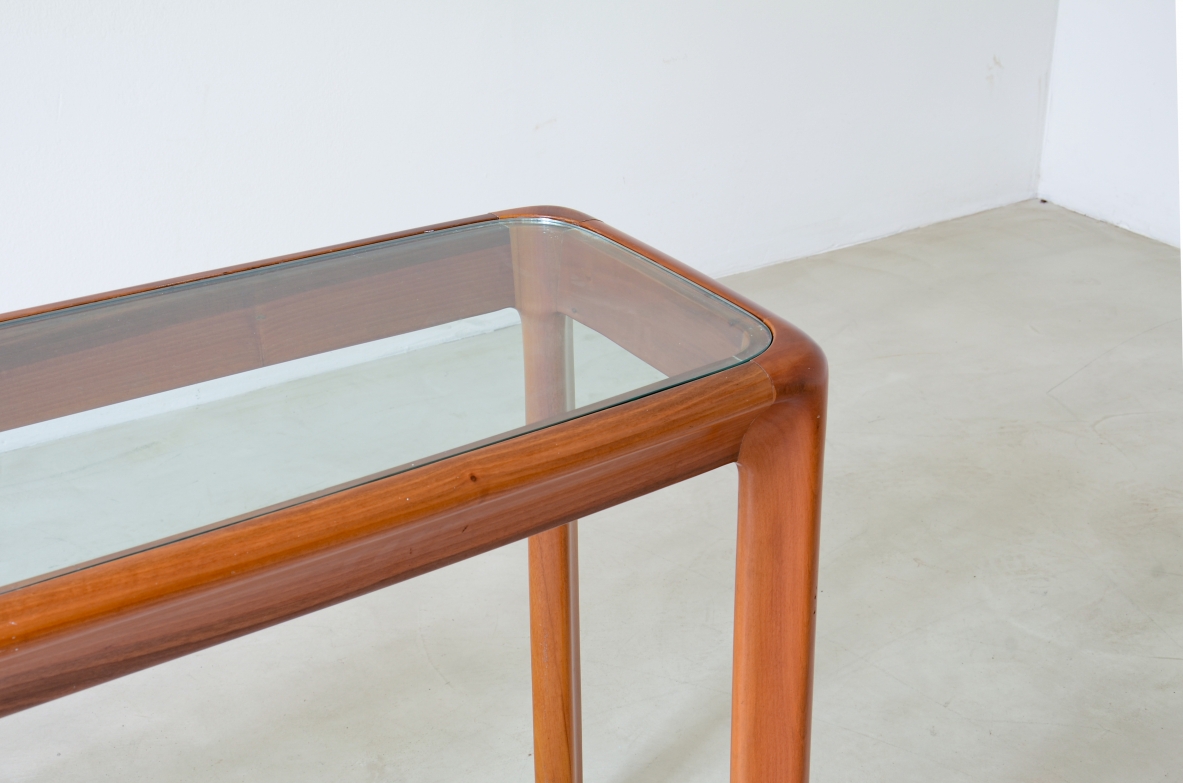 Angelo Mangiarotti (1921-2012)  Tavolo console con struttura in legno e piano in cristallo molato di forte spessore. Angelo Mangiarotti (1921-2012)  Tavolo console con struttura in legno e piano in cristallo molato di forte spessore.