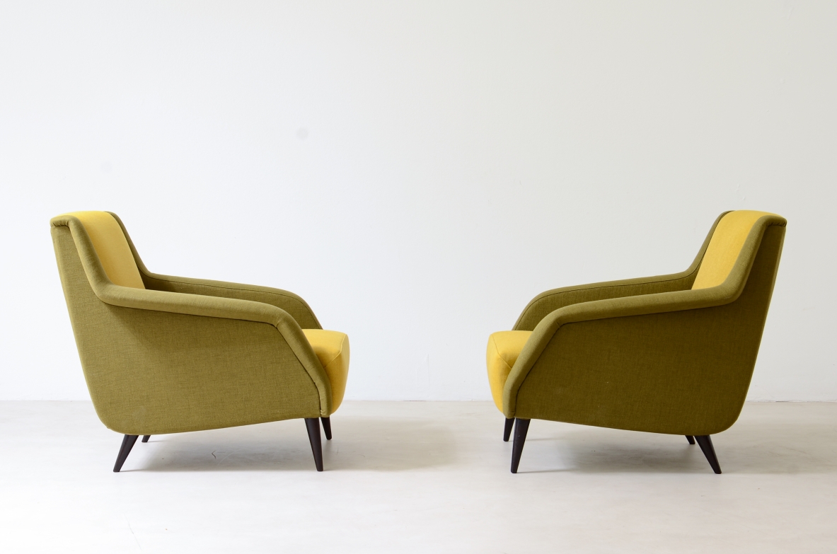Carlo De Carli, Gio Ponti  Coppia di poltrone modello 802 rivestite in tessuto imbottito Manifattura Cassina 1954.