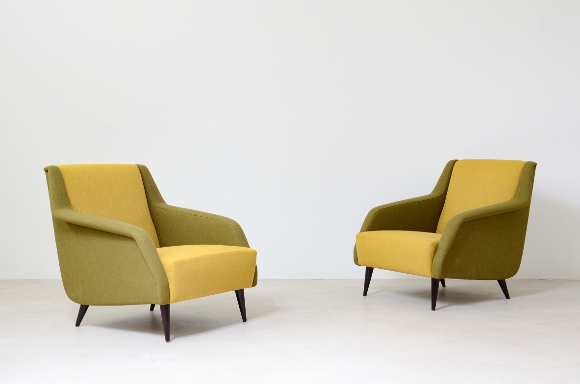 Carlo De Carli, Gio Ponti  Coppia di poltrone modello 802 rivestite in tessuto imbottito Manifattura Cassina 1954.