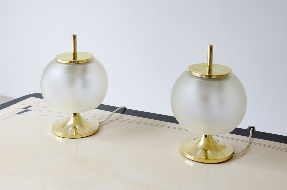 Emma Schwenberger  Coppia di piccole lampade da tavolo in ottone e vetro.  Produzione Artemide, 1962 Emma Schwenberger  Coppia di piccole lampade da tavolo in ottone e vetro.  Produzione Artemide, 1962